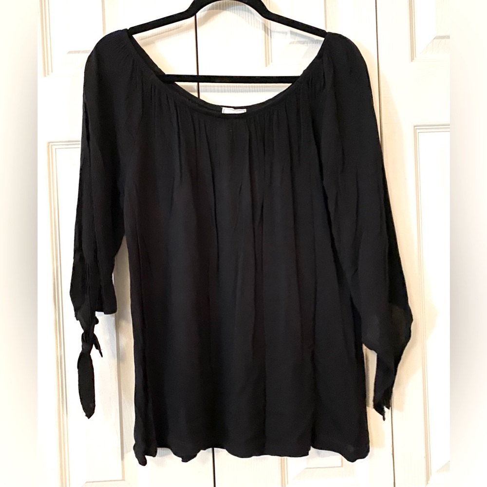 NWT Women's Black Off-Shoulder Blouse